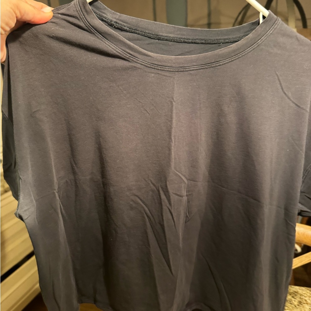 EUC Lululemon classic black women's cropped short sleeve workout top